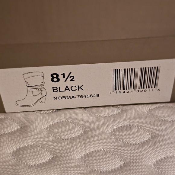 Levity Norma women's boots size 8.50 color black. New Never worn heel 3" NWOT - Picture 12 of 13